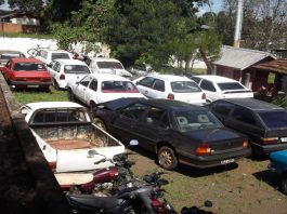 Dois carros foram apreendidos em fiscalização de trânsito em Clevelândia.