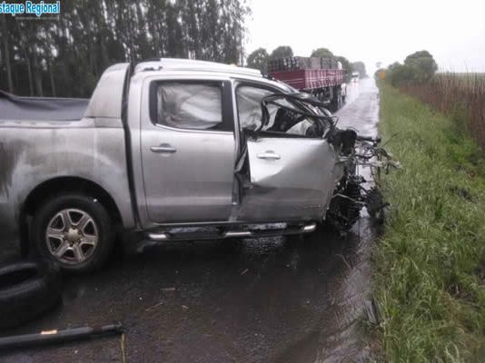 Grave acidente na rodovia PR 280 entre Mariópolis e Clevelândia, envolvendo um caminhão e uma caminhonete.