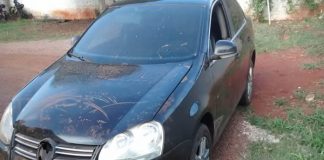 Veículo suspeito de ser utilizado para transporte de cigarros é apreendido em Mariópolis.