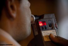 Homem embriagado é preso dirigindo automóvel em Palmas.