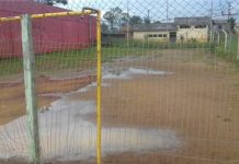 Campo de futebol no bairro alto da glória em total abandono, cadê nossos representantes