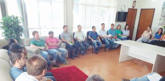 PREFEITA REÚNE DIRETORES E FAZ BALANÇO DA GESTÃO