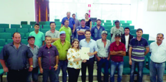 DEPUTADO ENTREGA ENSILADEIRAS, BARRACÃO INDUSTRIAL E ANUNCIA APARELHO RAIO X PARA CDS