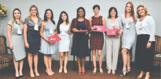 Advogada Palmense recebe homenagem em Conferência Estadual da Mulher Advogada