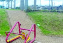 COM O ABANDONO VÂNDALOS APROVEITAM PARA DESTRUIR PATRIMÔNIO PÚBLICO