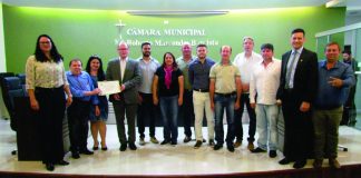 Câmara entrega Moção de Aplausos para a Rádio Club de Palmas