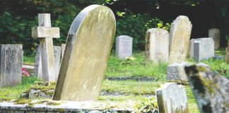 Homem viola túmulo do pai e furta dente de ouro