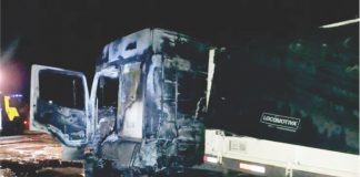 Carreta incendeia na PRc 280, entrada de Palmas