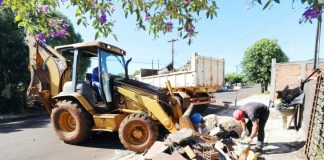 Prefeitura realiza mutirão de recolhimento de entulhos nos bairros de Pato Branco