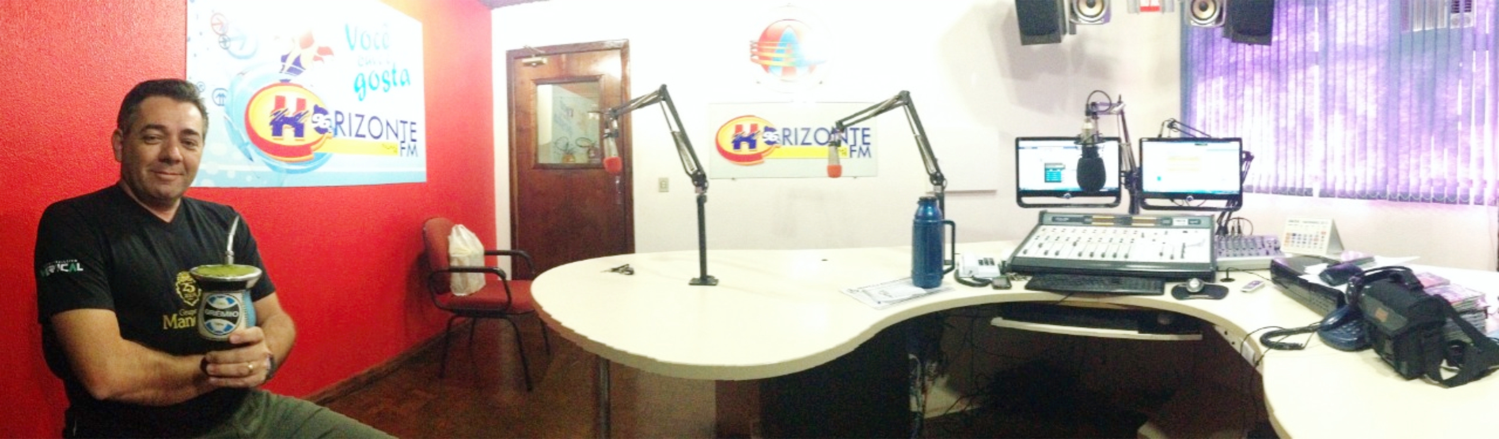 Um dos melhores radialistas de PALMAS! Completou 25 anos de Horizonte FM e Club FM. Um dos melhores radialistas de PALMAS! Completou 25 anos de Horizonte FM e Club FM.
