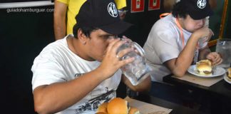 Como é um campeonato de “quem come mais”?