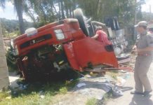 Caminhoneiro palmense fica ferido após capotar veículo