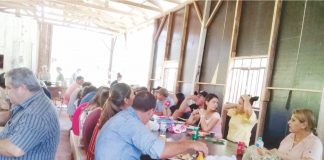 Comunidade se une para almoço e tarde dançante e destina renda para construção de escola