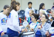 Batucação realiza demonstrações de instrumentos de percussão à Unati