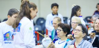 Batucação realiza demonstrações de instrumentos de percussão à Unati