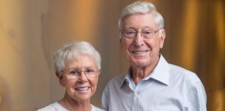 BILIONÁRIO QUE CRESCEU EM CORTIÇO DOA 80% DE SUA FORTUNA