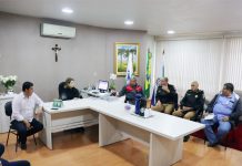 O Presidente da Câmara de vereadores de Coronel Domingos Soares, Paraná, vereador Eliseu Camargo Nunes, em reunião no gabinete da prefeita Dona Maria, junto com o comando da 2ª Cia de Palmas/PR