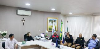 O Presidente da Câmara de vereadores de Coronel Domingos Soares, Paraná, vereador Eliseu Camargo Nunes, em reunião no gabinete da prefeita Dona Maria, junto com o comando da 2ª Cia de Palmas/PR