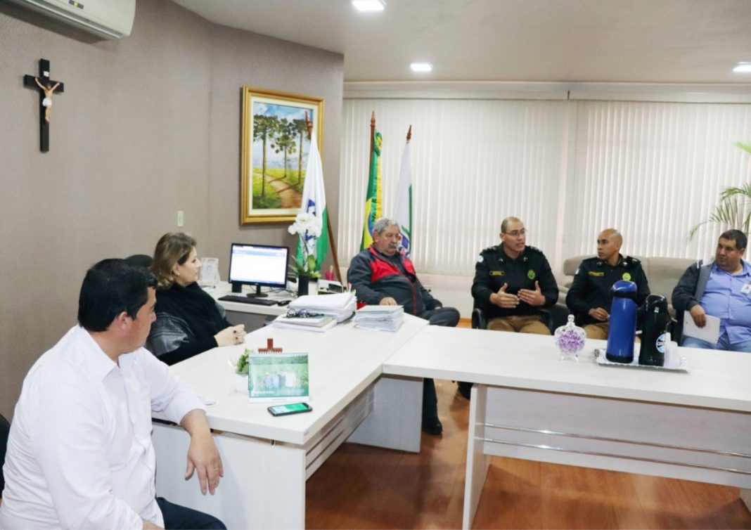 O Presidente da Câmara de vereadores de Coronel Domingos Soares, Paraná, vereador Eliseu Camargo O Presidente da Câmara de vereadores de Coronel Domingos Soares, Paraná, vereador Eliseu Camargo