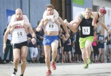 ”Carregamento de Esposas”, o esporte onde o peso da mulher vale cerveja.