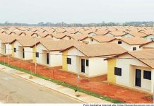 A população de Palmas quer saber: Prefeito, não vai entregar as 1000 (mil) casas prometidas? ’’