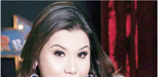 “A infância é um chão que a gente pisa a vida inteira.” – Ariane Osshiro