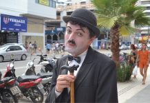“Chaplin palmense” completa 25 anos de teatro Comemoração iniciou com atuação no Litoral Norte de Santa Catarina, mas há promessa de surpresas para Santa Cruz durante o ano