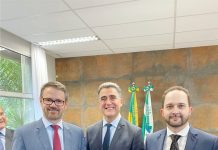 Presidente da OAB de Palmas, Dr. Eduardo Tobera Filho, prestigiou a posse do Desembargador Tito Campos de Paula como Presidente do Tribunal Regional Eleitoral do Paraná (TRE-PR)