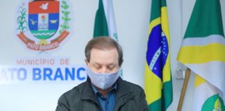 Prefeito de Pato Branco assina ordem de serviço para Asfalto no Campo na Fazenda da Barra