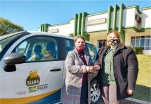 Prefeita Dona Maria Antonieta entregou para a Diretora do Departamento de Ação Social, Terezinha de Jesus Giacomel o veículo Citroën Aircross