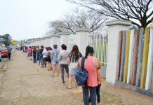 BENEFICIÁRIOS DA MERENDA ESCOLAR EM TEMPOS DE PANDEMIA RECLAMAM A NECESSIDADE DE FICAR NAS FILAS