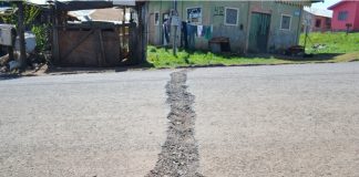 CANSADOS DE IMPLORAR POR REDUTOR DE VELOCIDADE,MORADORES DE PALMAS ABREM VALETA NO ASFALTO E SÃO PRESOS
