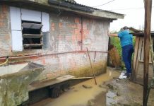 Vice-prefeito de CDS visita casas invadidas pela água da chuva