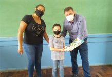 Alunos da rede municipal de Cel. Domingos Soares recebem novo material didático