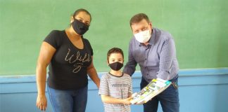 Alunos da rede municipal de Cel. Domingos Soares recebem novo material didático