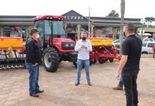 Vereador entrega equipamentos agrícolas ao IFPR
