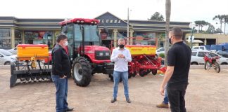 Vereador entrega equipamentos agrícolas ao IFPR