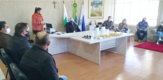 Prefeito, vice e diretores de departamentos se reúnem para avaliar ações em Coronel Domingos Soares