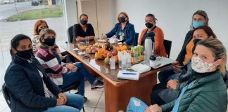 Na semana passada, a diretora e a equipe pedagógica do Departamento Municipal de Educação receberam as representantes do Núcleo Regional de Educação – NRE -, Belmary, Tânia, Maria Angélica e Alessandra