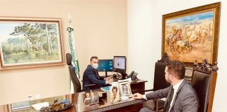 O Presidente da OAB Subseção de Palmas, Dr. Eduardo E. Tobera Filho esteve em reunião com o Presidente do Tribunal de Justiça do Estado do Paraná, Dr. José Laurindo de Souza Netto, a fim de discutir assuntos de interesses gerais da Advocacia e da Sociedade Palmense