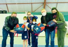 Bandiera e Lio entregam novos uniformes escolares a alunos da rede municipal