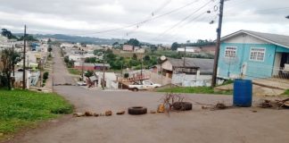 RUA FELIPE SHELL LOUREIRO: POVO FAZ PROTESTO DEVIDO A CONSTANTES ACIDENTES