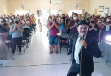 Gaúcho radicado em Palmas percorre 3 mil Km em uma semana ministrando palestrasem vários municípios riograndenses, além do espetáculo “O professor pelado”