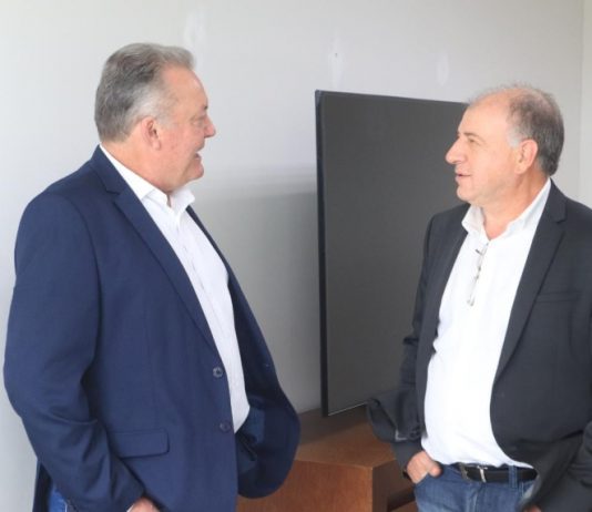 Bandiera solicita vans e quadra esportiva ao Estado