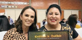 ÂNGULO PESQUISAS CONFERE PRÊMIO AO COLÉGIO ESTADUAL DOM CARLOS