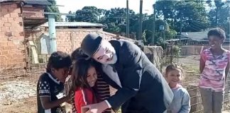 O ENCANTADOR DE CRIANÇAS