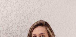 MULHERES SÃO HOMENAGEADAS AO RECEBEREM SUAS PRÓTESES