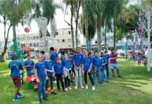 Alunos do 6° ano C do Colégio Estadual Dom Carlos na Praça Bom Jesus