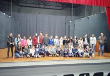 Alunos de oficinas culturais de CDS conheceram o teatro municipal de Francisco Beltrão