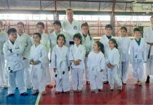 Caratecas domingosoarenses participam de exame de faixa